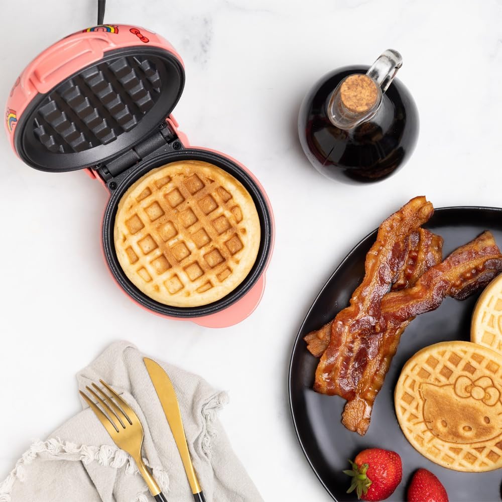 Uncanny Brands Mini waflera Hello Kitty - Cocina con tu personaje f...