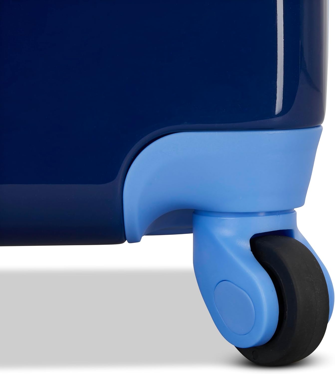 American Tourister, R2-d2.