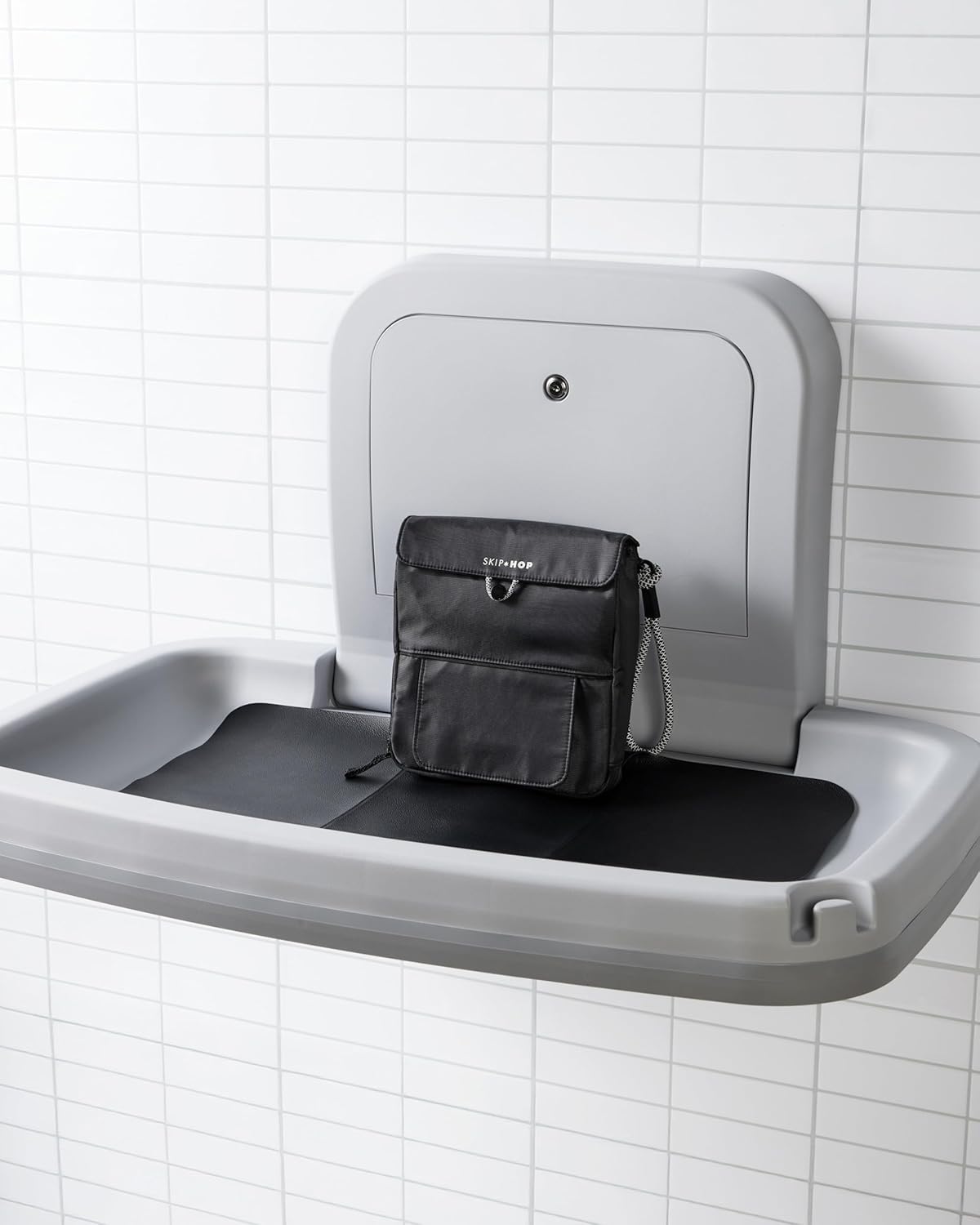 Skip Hop Cambiador de pañales portátil para viajes con superficie d...