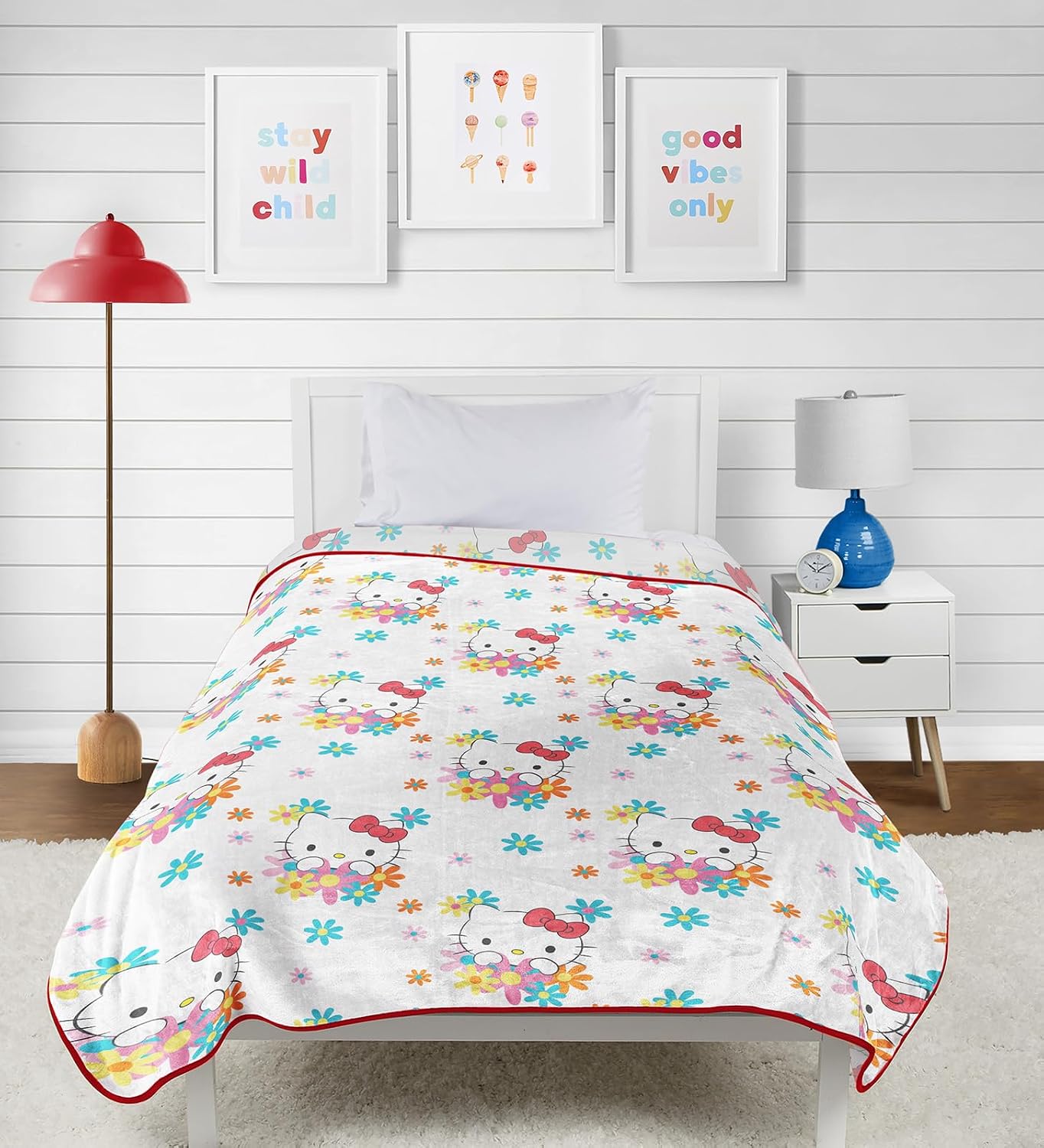 Hello Kitty - Manta de felpa de flores y gatitos, mide 60 x 90 pulg...