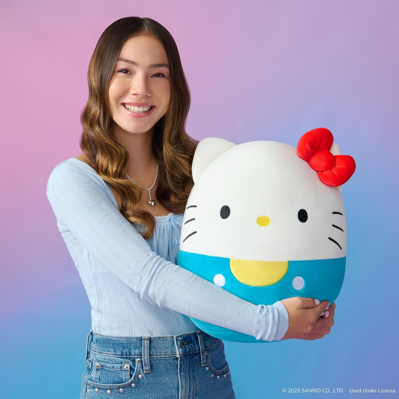 Squishmallows Original Sanrio Hello Kitty de 14 pulgadas con peto a...