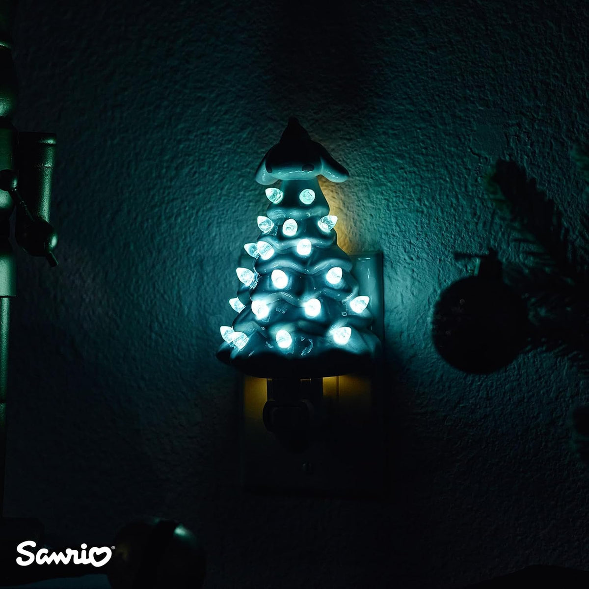 Ukonic Sanrio Cinnamoroll Enchufe de luz nocturna de árbol de Navid...