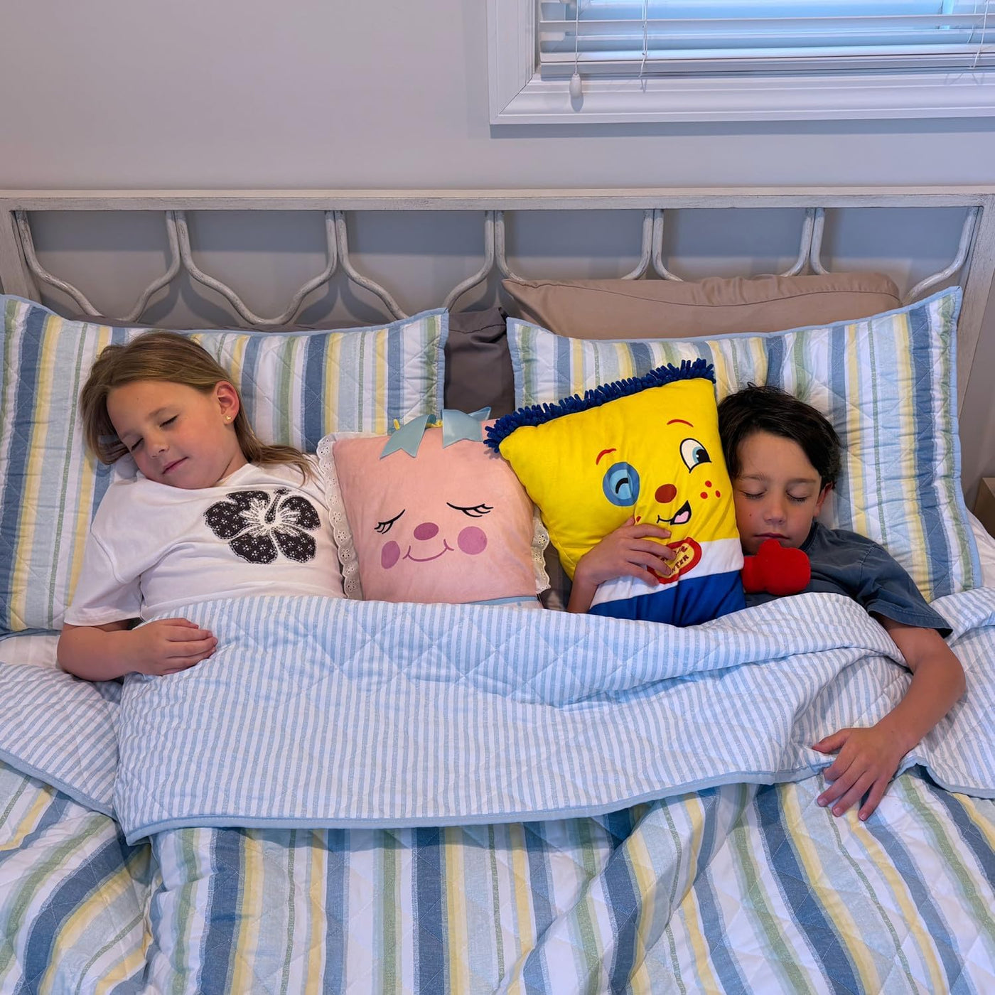 Pillow People: Fighter Plush - Juguete y almohada 2 en 1, amigo de...