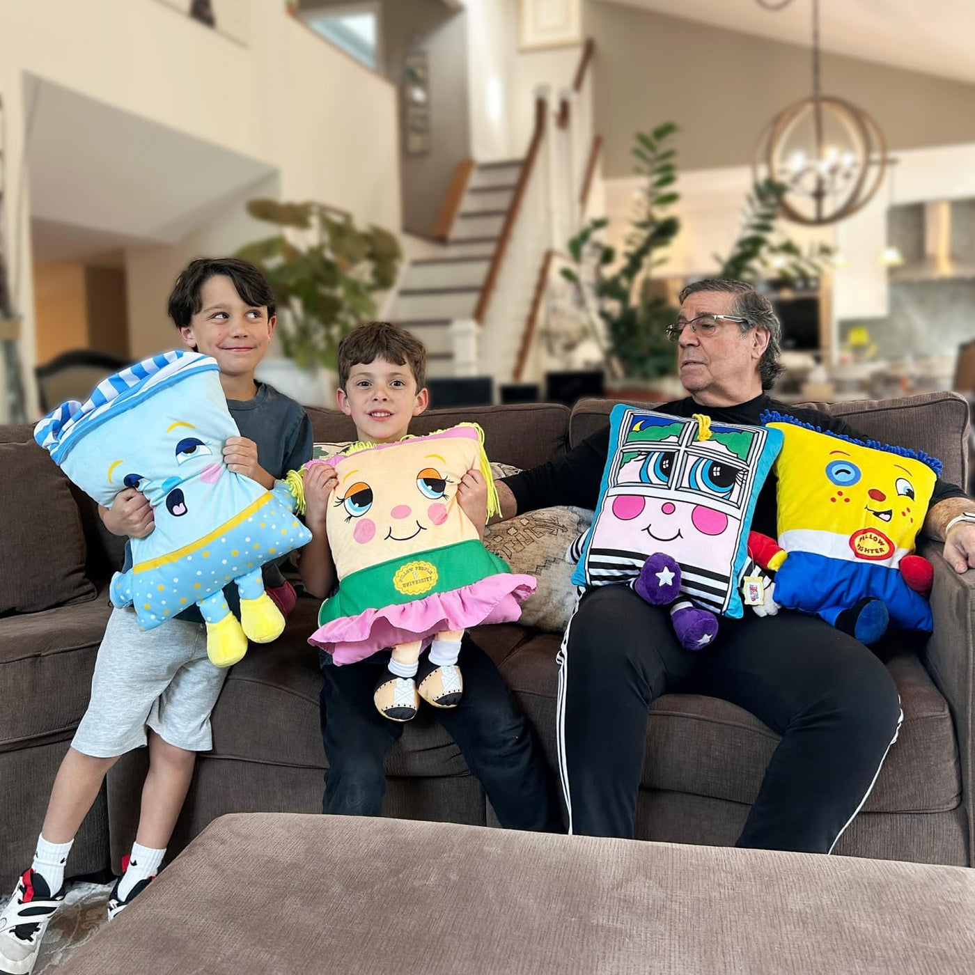 Pillow People: Fighter Plush - Juguete y almohada 2 en 1, amigo de...
