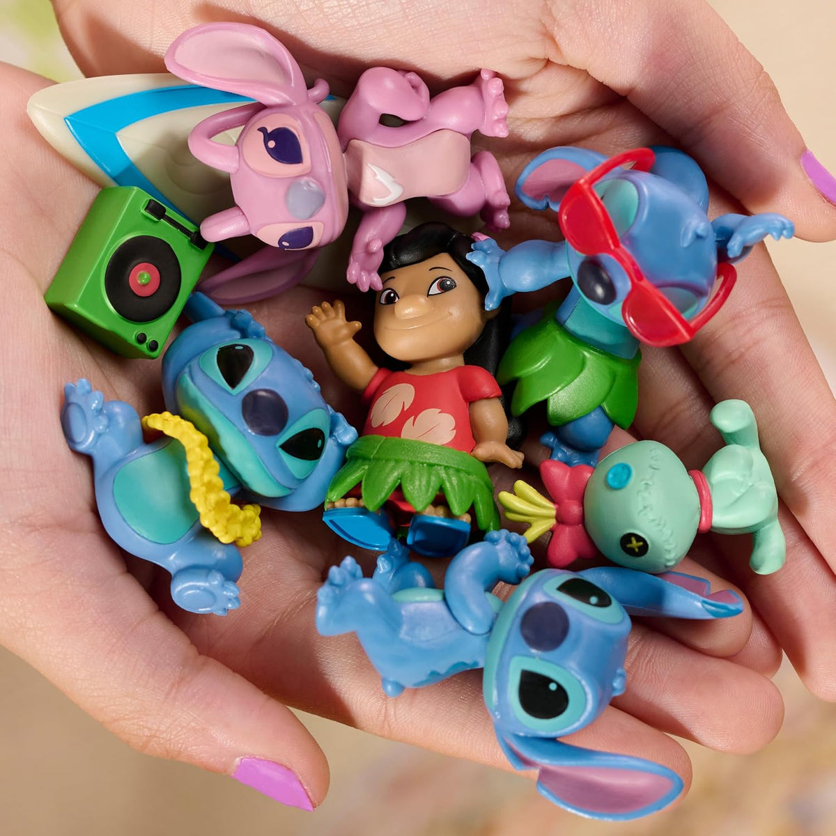 Set de figuras coleccionables de Disney Stitch con accesorios, 11 p...