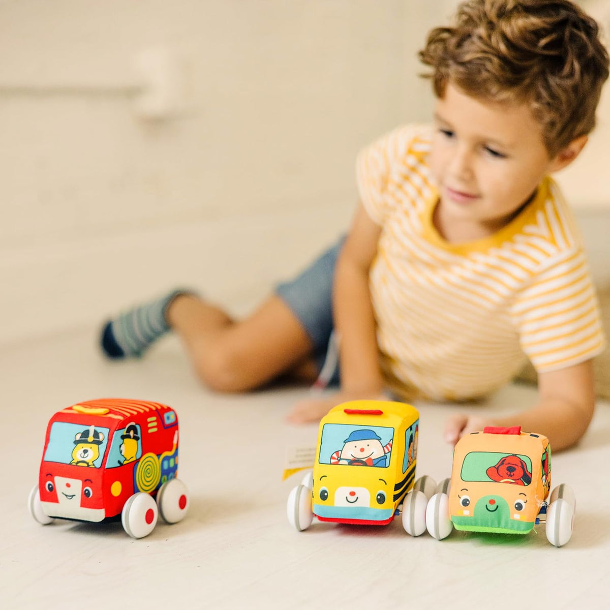 Juego de coches con cuerda hacia atrás para niños Melissa & Dou...