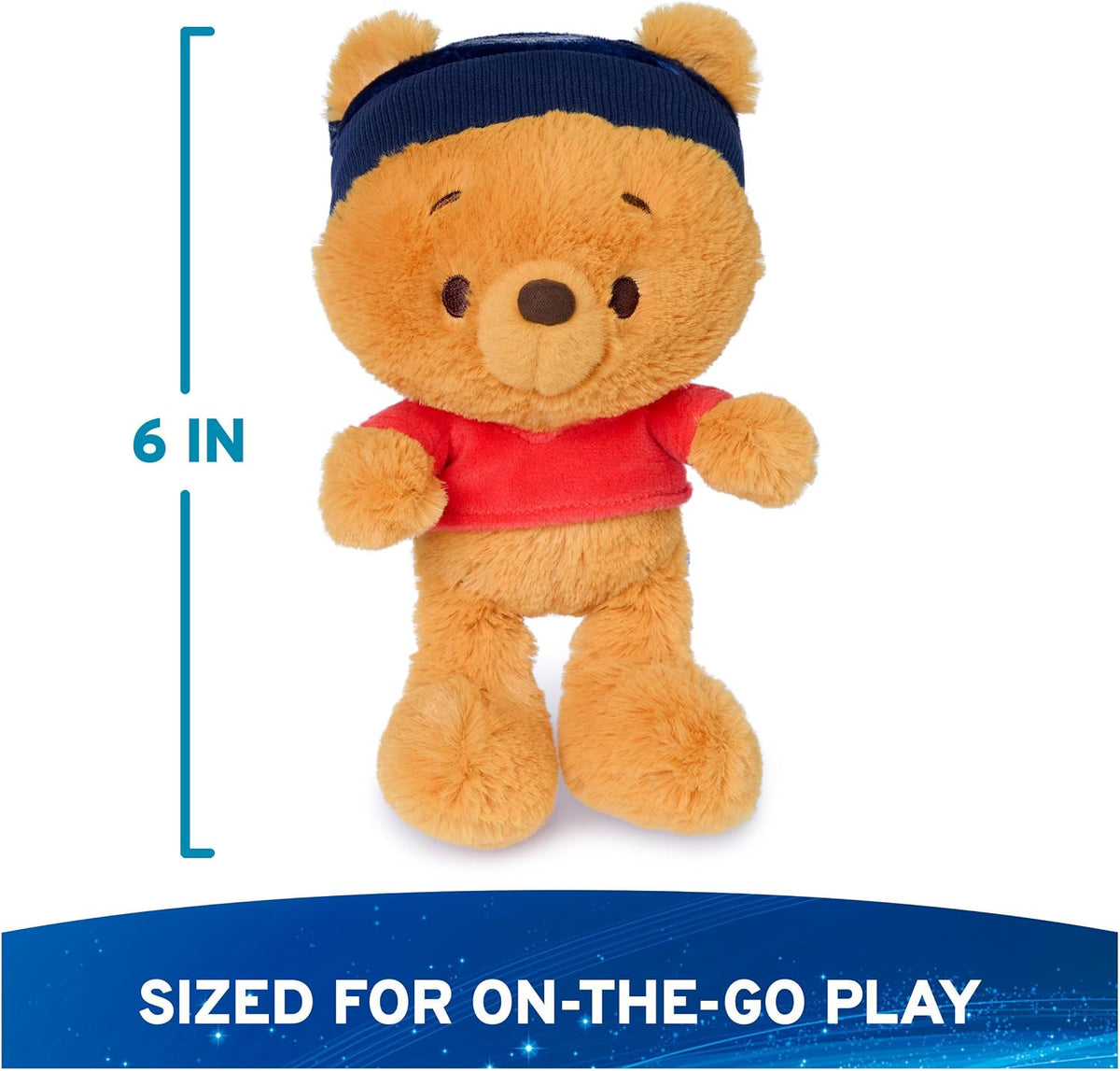 GUND Disney Winnie the Pooh Kai Bear Plush con traje de invierno pa...