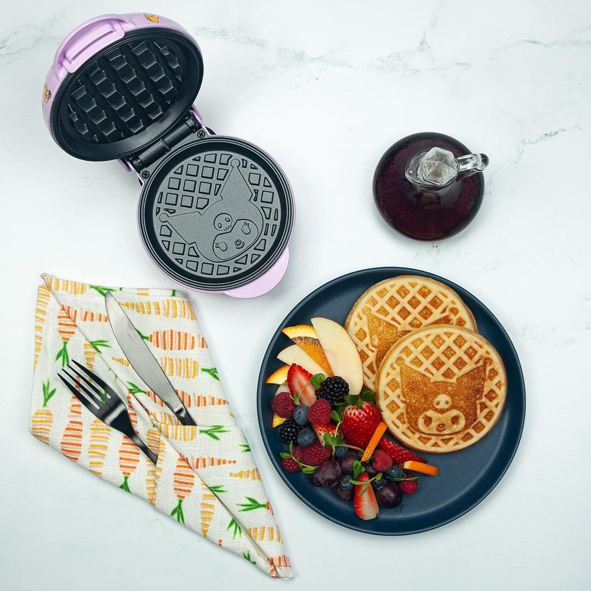 Uncanny Brands Hello Kitty Kuromi Mini Waffle Maker - Cocina con tu...