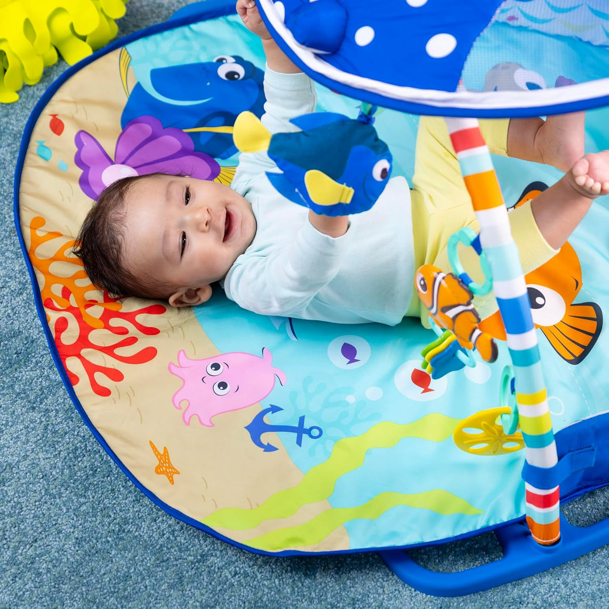 Bright Starts Disney Baby Buscando a Nemo Gimnasio de luces y músic...
