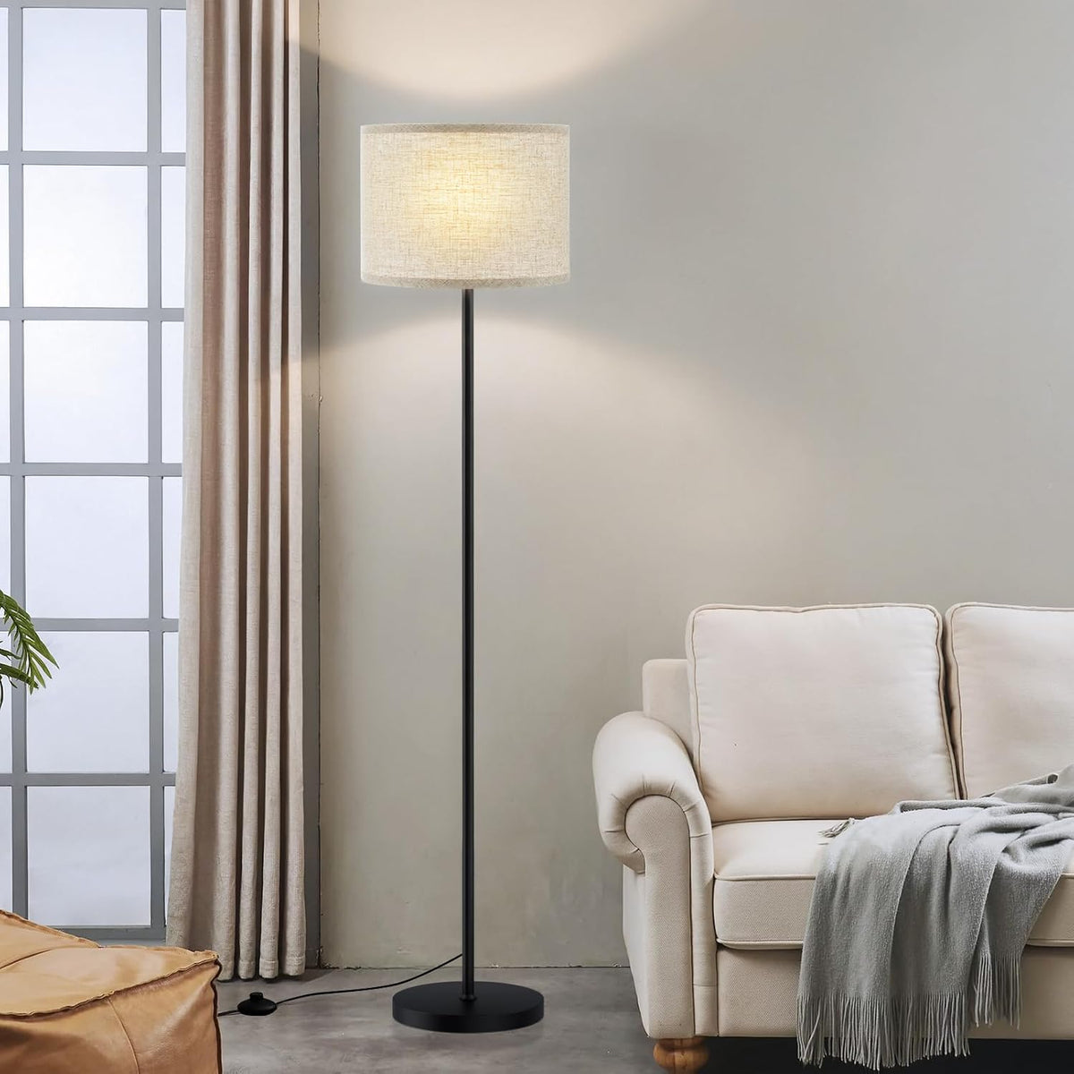 Lámpara de pie moderna de diseño simple con pantalla blanca, interruptor de pedal, lámparas pequeñas y altas de 60 pulgadas para el hogar, dormitorio y oficina, lámpara con poste negro (sin bombilla)
