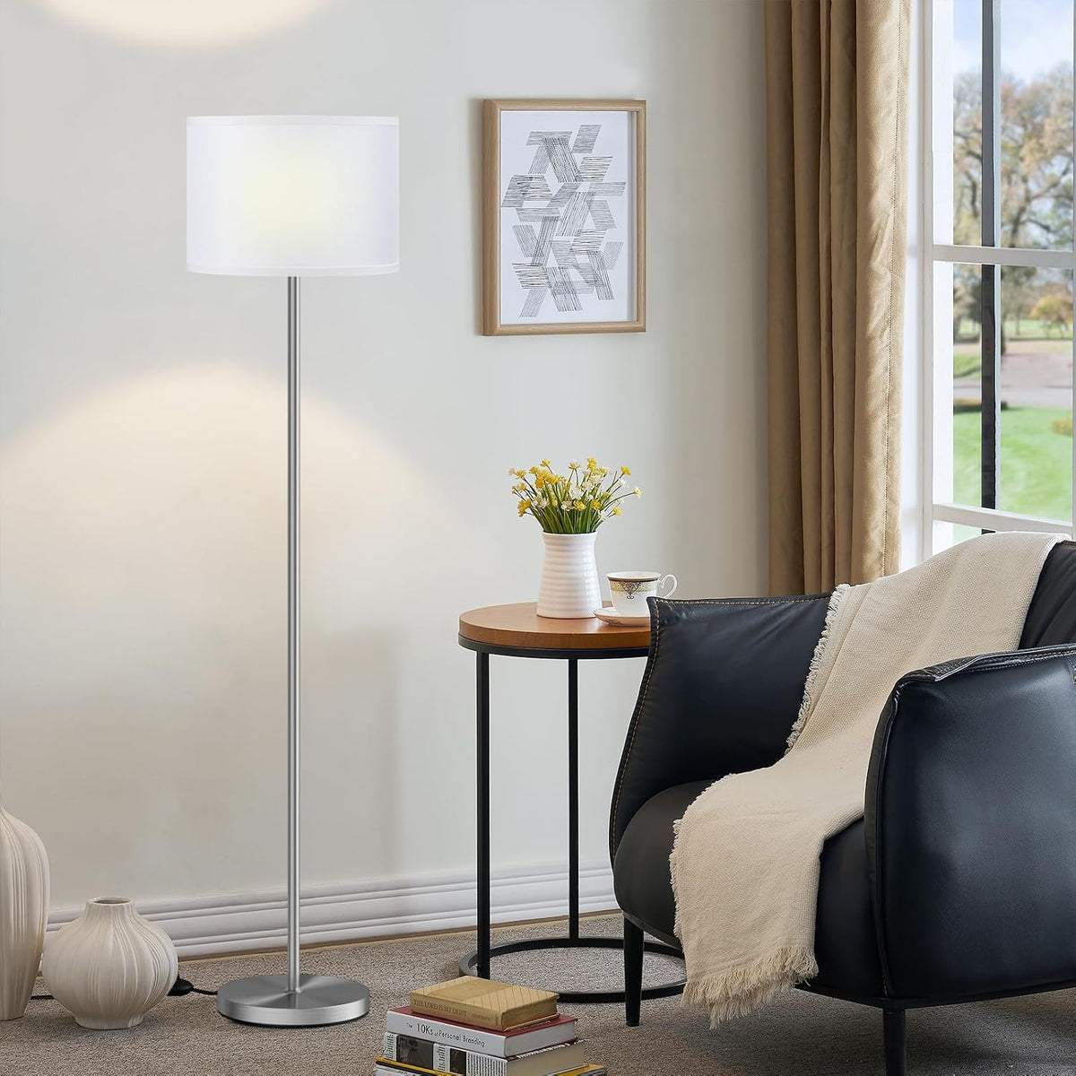 Lámpara de pie moderna de diseño simple con pantalla blanca, interruptor de pedal, lámparas pequeñas y altas de 60 pulgadas para el hogar, dormitorio y oficina, lámpara con poste negro (sin bombilla)