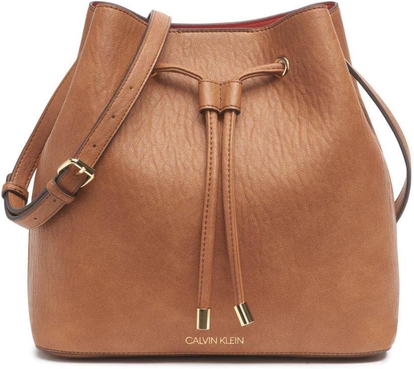 Calvin Klein Gabrianna Bolsa al hombro para mujer | Faux Leather, Adjustable Convertible Strap, Drawstring Closure, 2 Slip Pockets, 1 Zip Pocket, Everyday