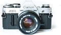 Canon Cámara de película AE-1 de 1.378 in con lente 1:1.8 de 1.969...