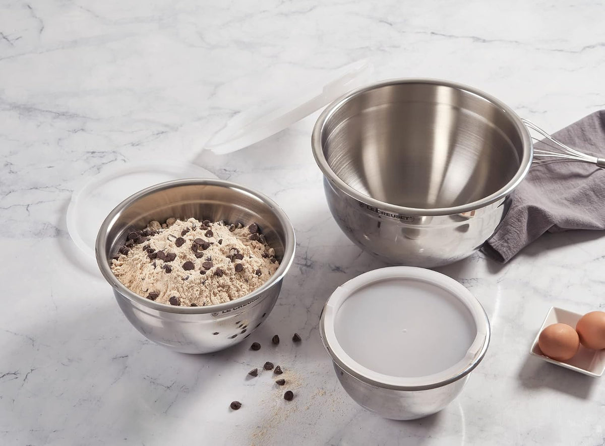 Le Creuset Juego de 3 cuencos de mezcla anidados con base de silico...