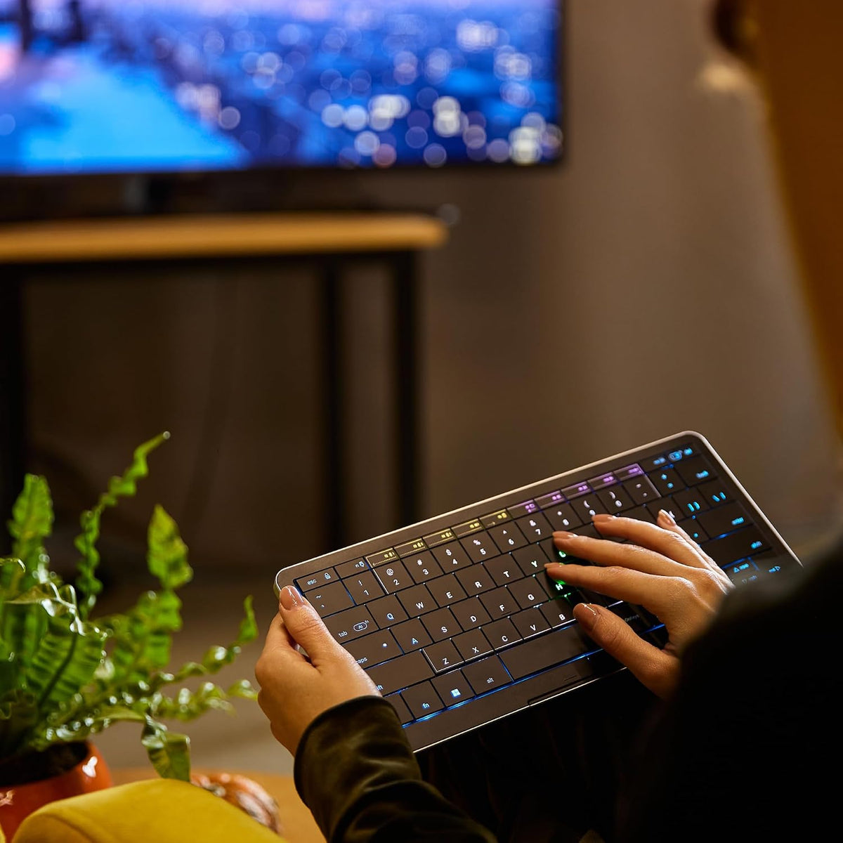 Clevetura CLVX S Teclado inalámbrico con trackpad compacto Bluetoot...