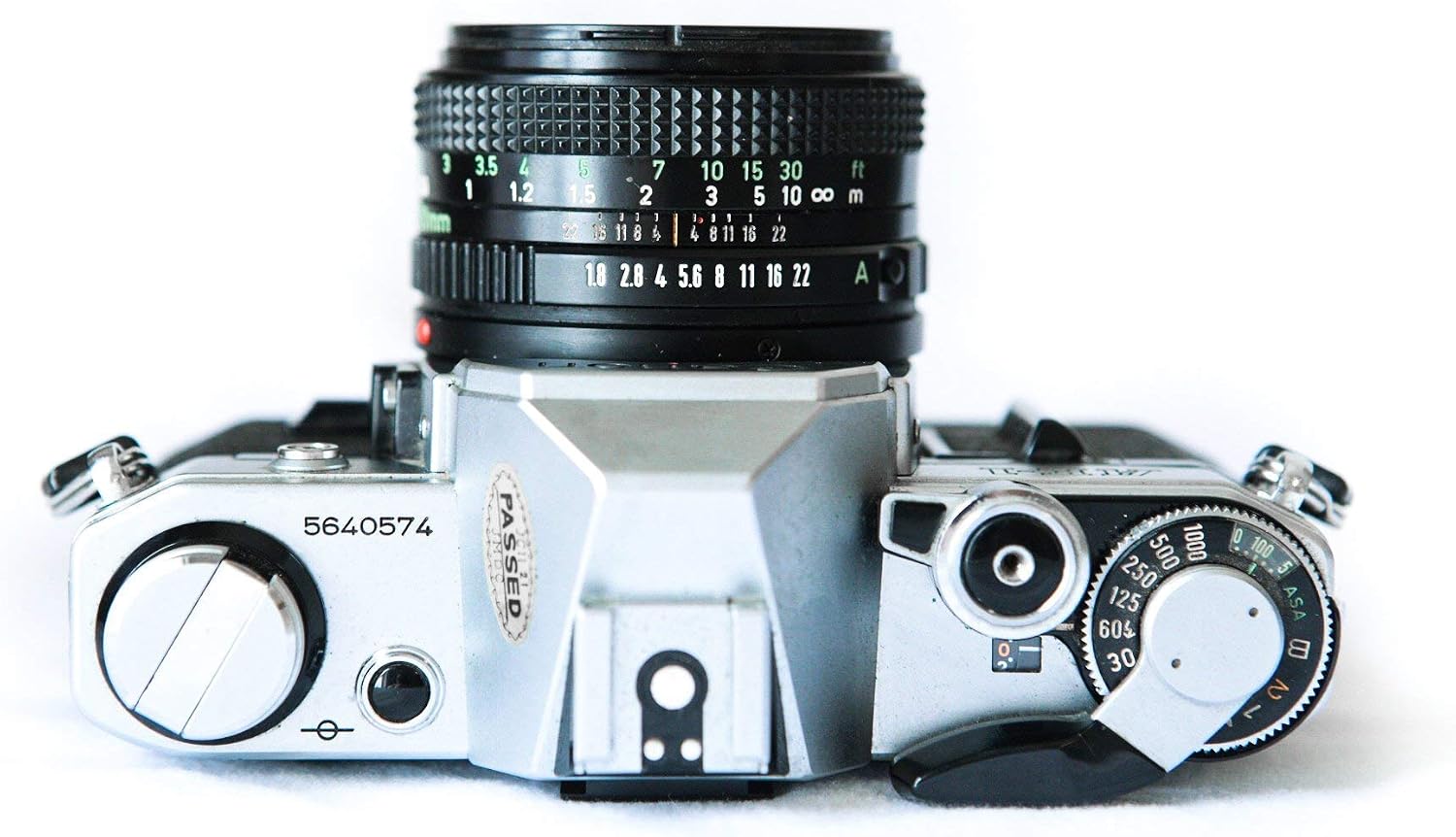 Canon Cámara de película AE-1 de 1.378 in con lente 1:1.8 de 1.969...