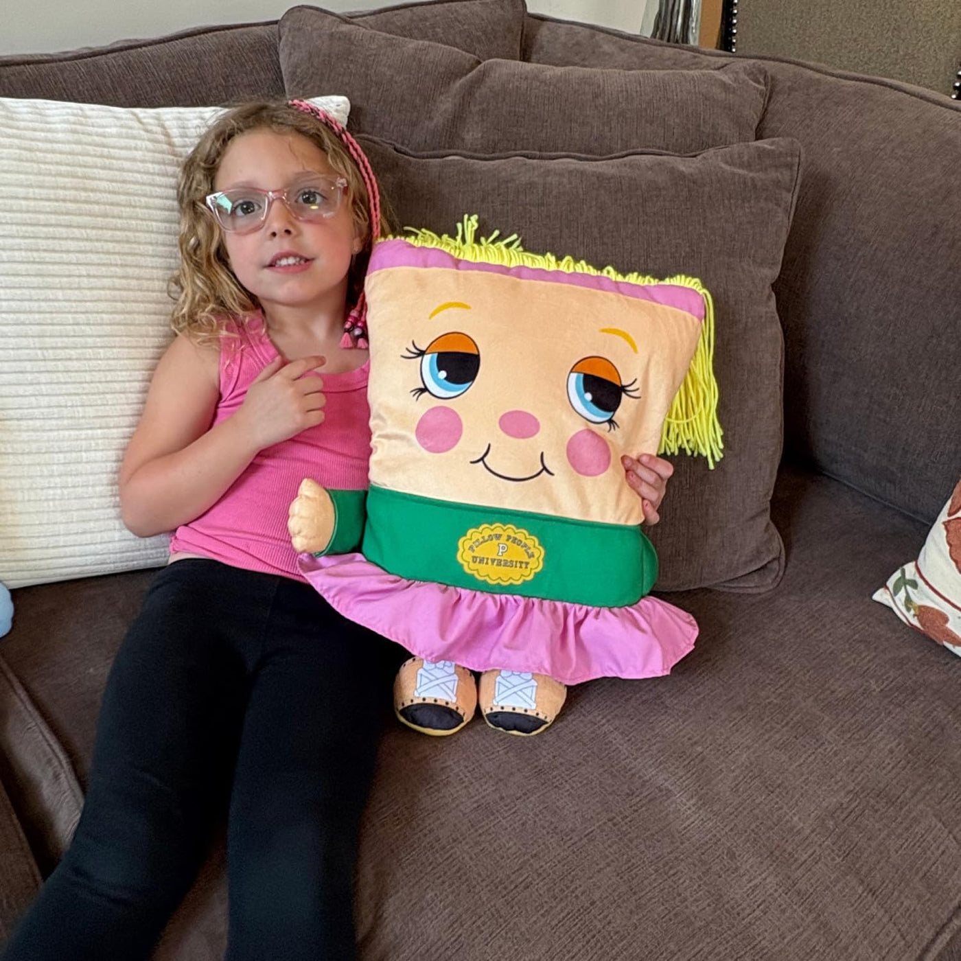 Pillow People: Jill College Plush - Juguete y almohada 2 en 1, amig...