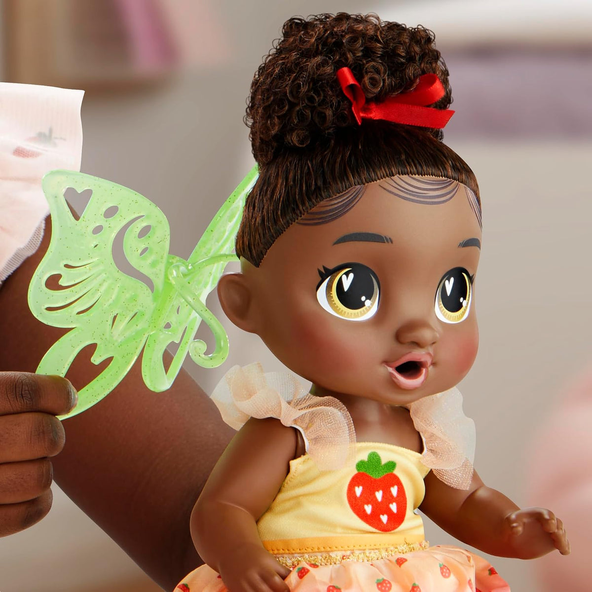 Baby Alive Fairy Fashions - Muñeca Berry Boo con accesorios de ropa...
