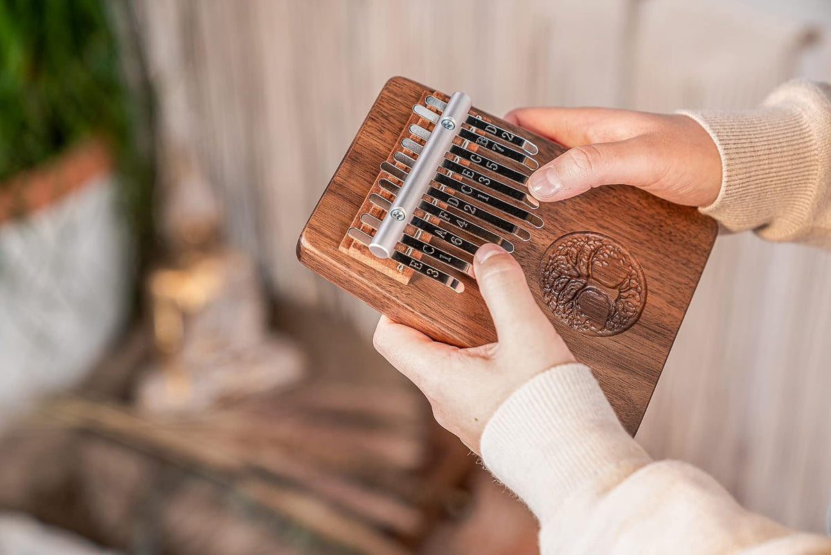 Piano de pulgar Kalimba, 10 teclas, incluye martillo de afinación y...