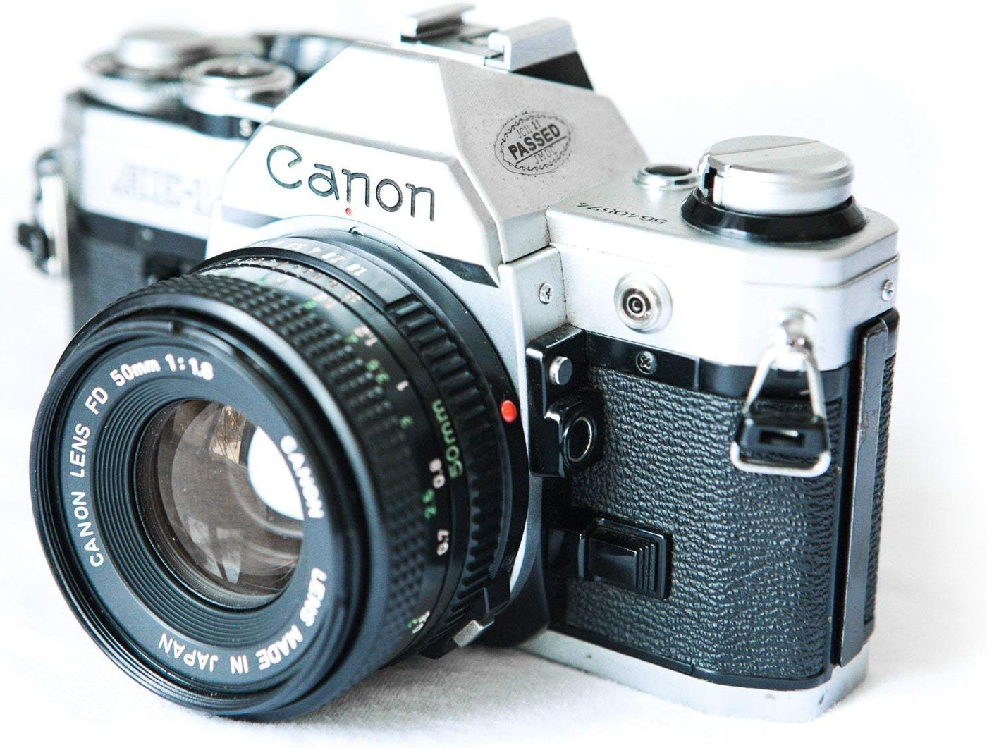 Canon Cámara de película AE-1 de 1.378 in con lente 1:1.8 de 1.969...