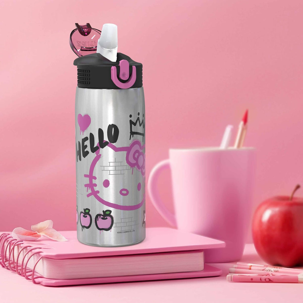 Zak Designs Sanrio Botella de agua para viajes y uso en casa, 19 oz...