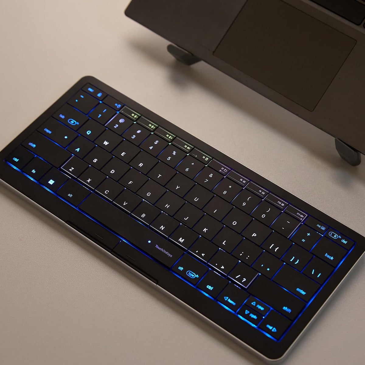 Clevetura CLVX S Teclado inalámbrico con trackpad compacto Bluetoot...
