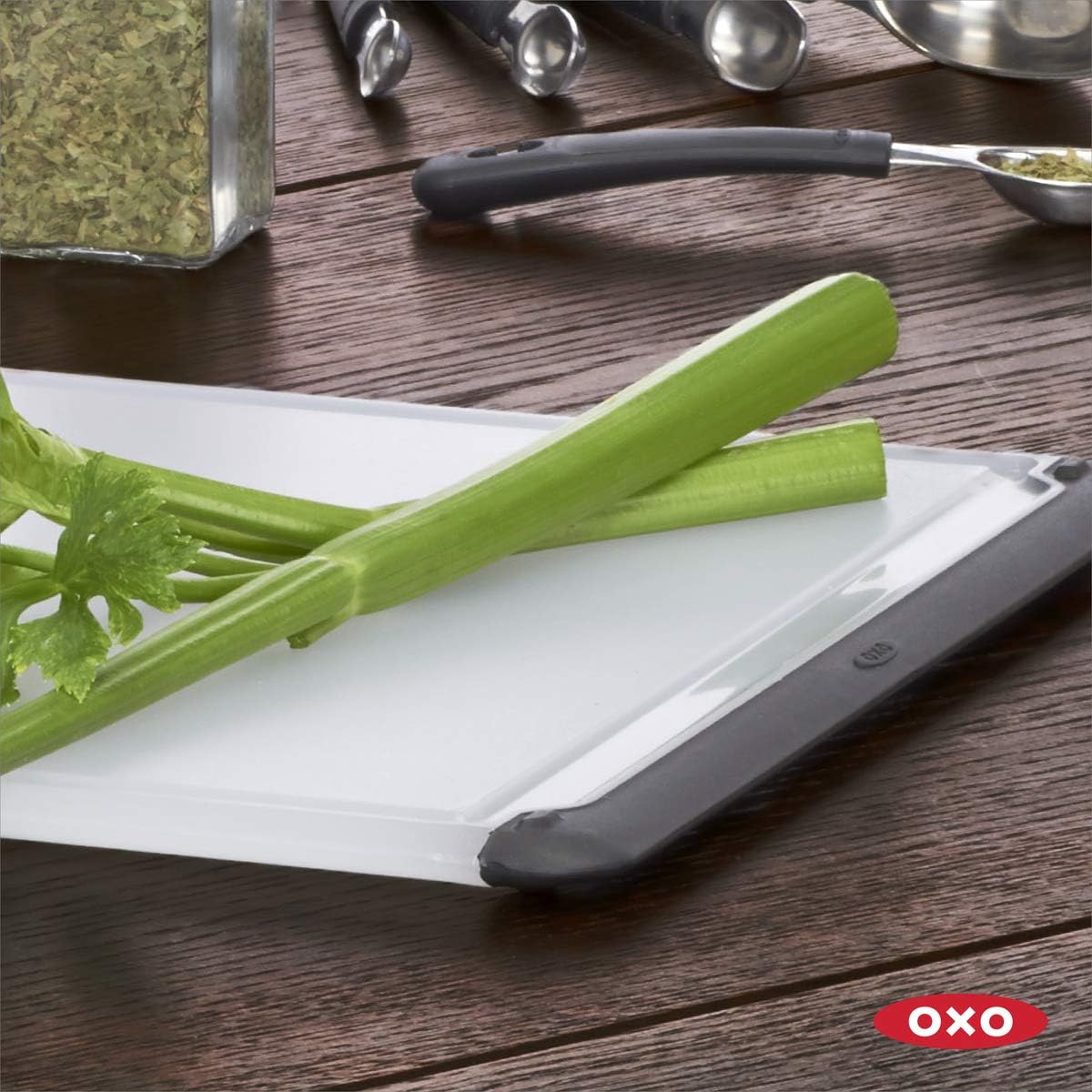 OXO Good Grips - Tabla de cortar de plástico con agarre cómodo | Pr...