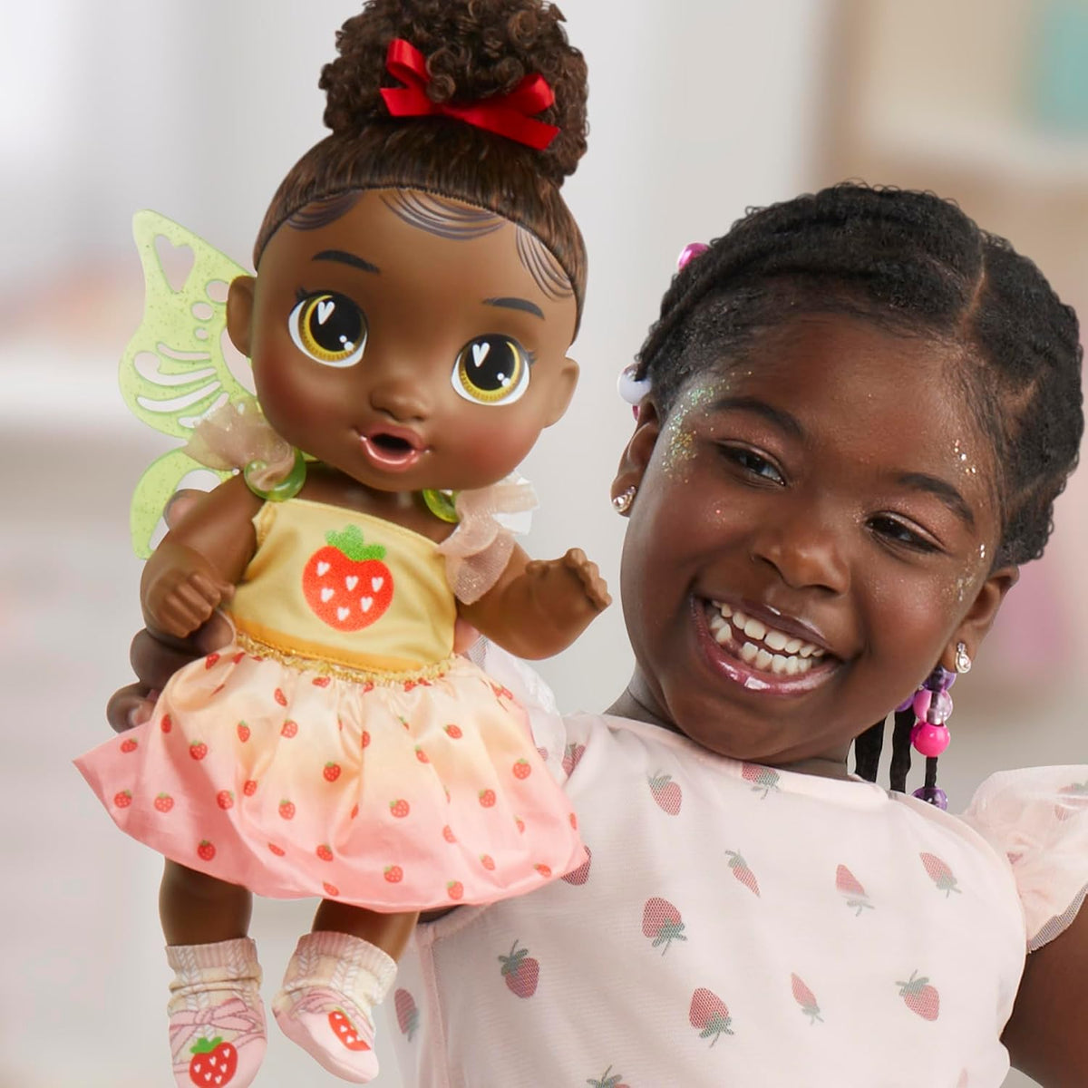 Baby Alive Fairy Fashions - Muñeca Berry Boo con accesorios de ropa...