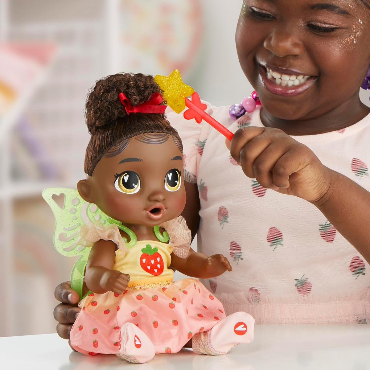 Baby Alive Fairy Fashions - Muñeca Berry Boo con accesorios de ropa...