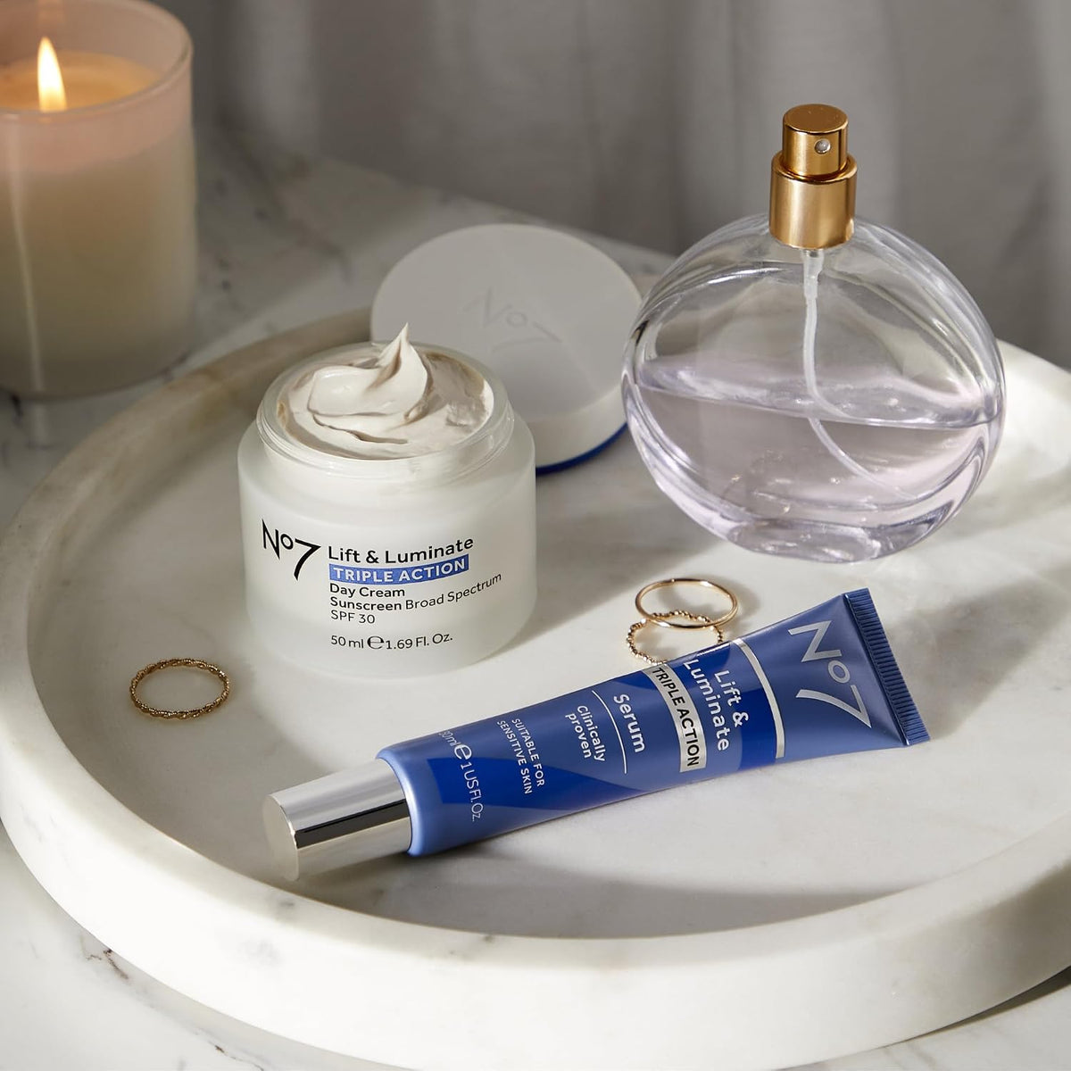 No7 Lift and Luminate Suero Facial de Triple Acción \u2013 Suero de...