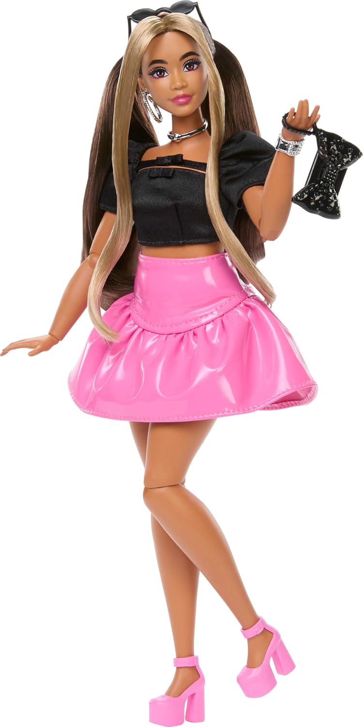 Barbie Muñeca estilo Deluxe #16 en falda Barbiecore de vinilo rosa...