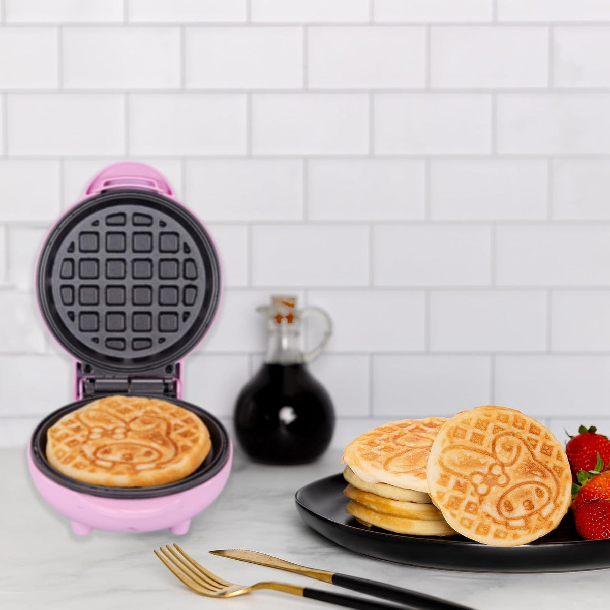 Uncanny Brands - Mini gofrera Hello Kitty My Melody - Cocina con tu...