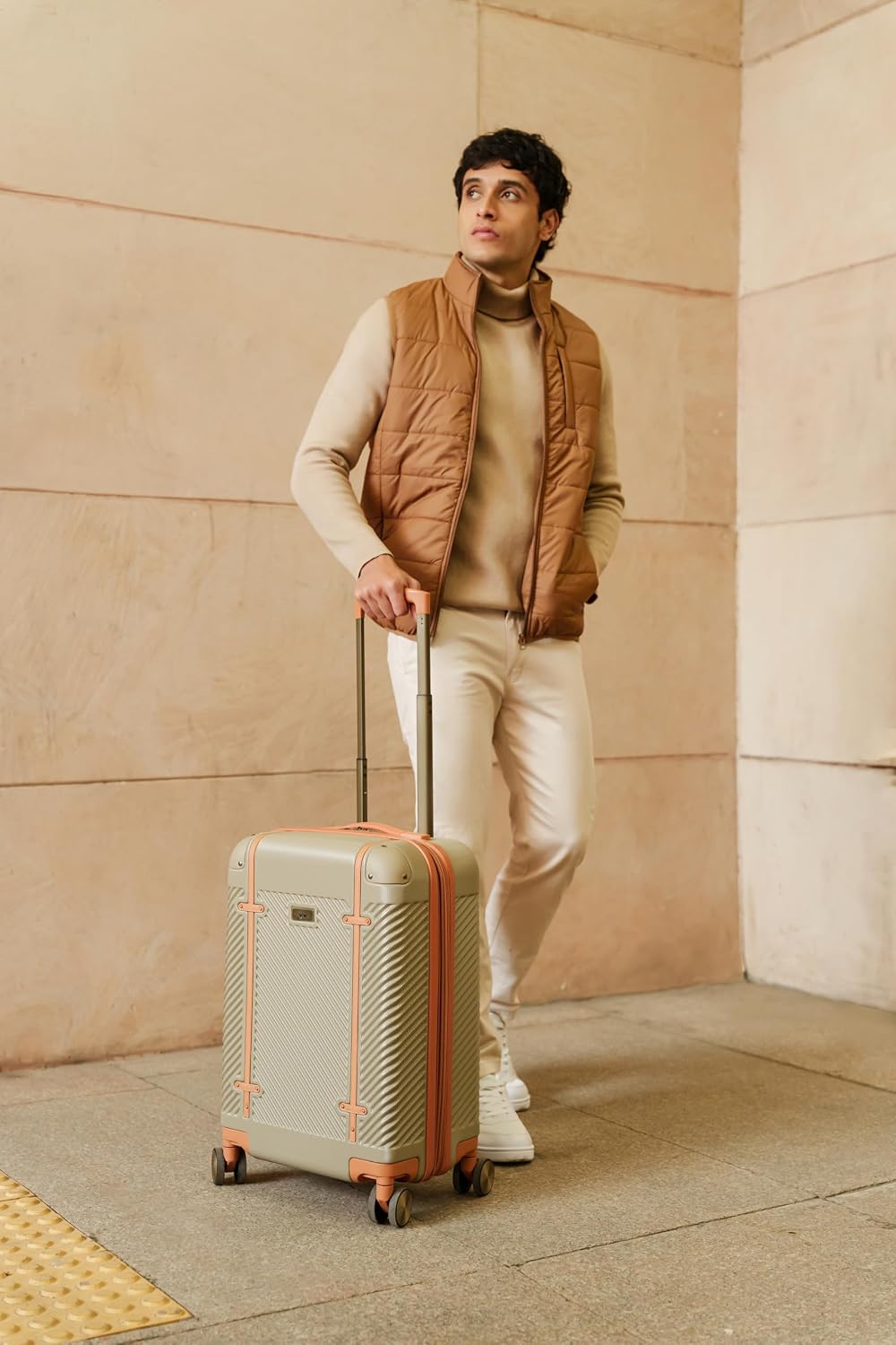 Dockers Spectra Hardside - Spinner expandible de 8 ruedas, India In...