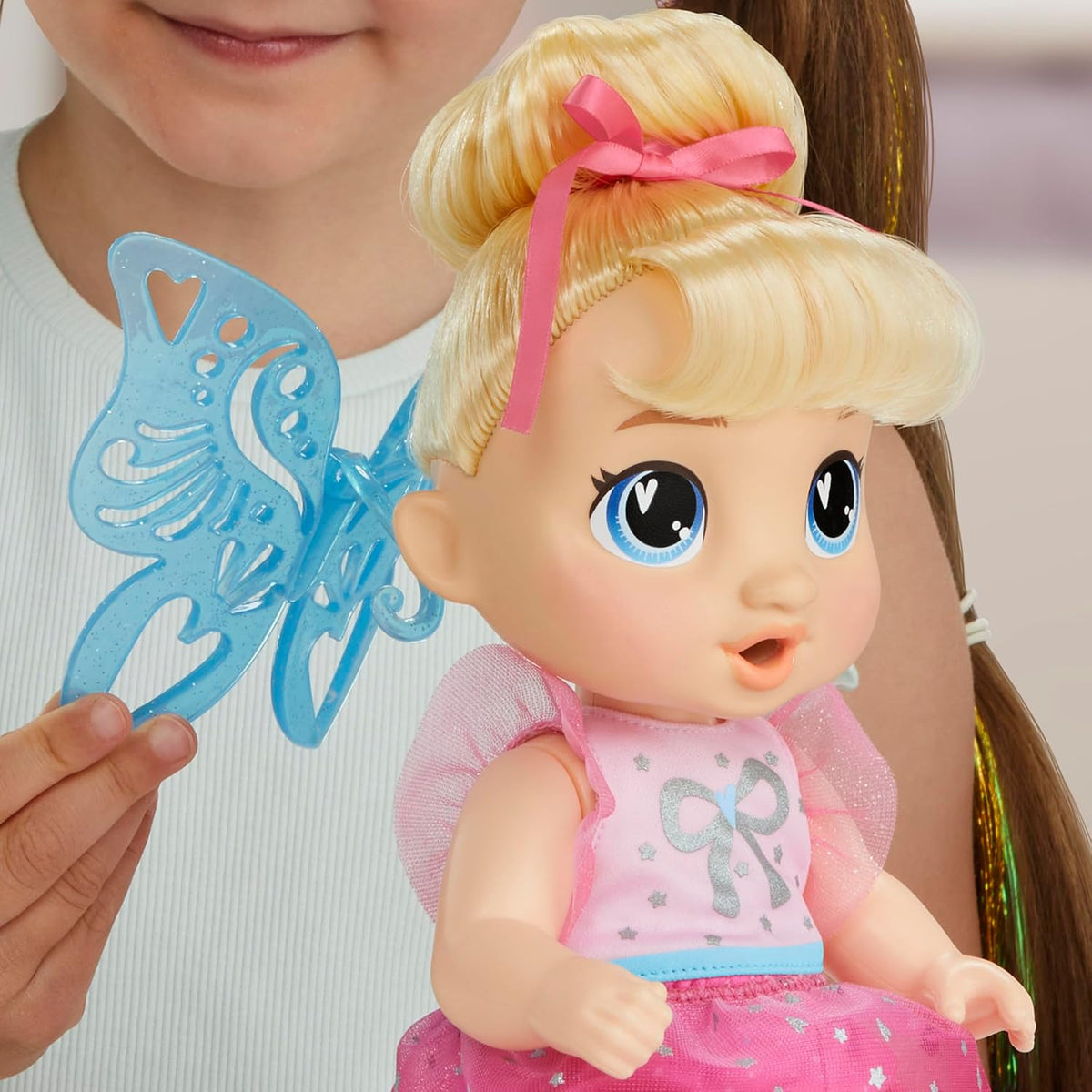 Baby Alive Fairy Fashions - Muñeca Harper Hugs con accesorios de ro...