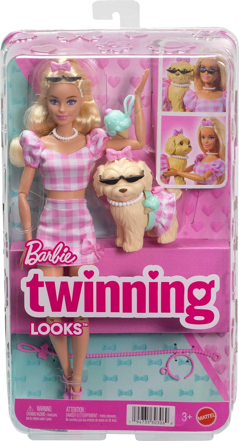 Muñeca Barbie de apariencia hermanada con perro y ropa de cuadros r...