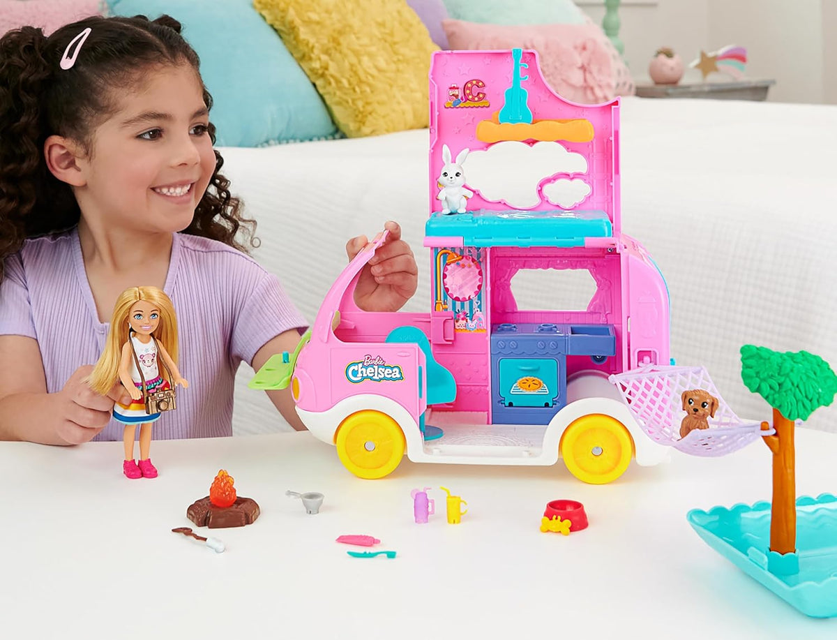 Barbie Camper, Chelsea 2 en 1 Playset | Muñeca pequeña, 2 mascotas...