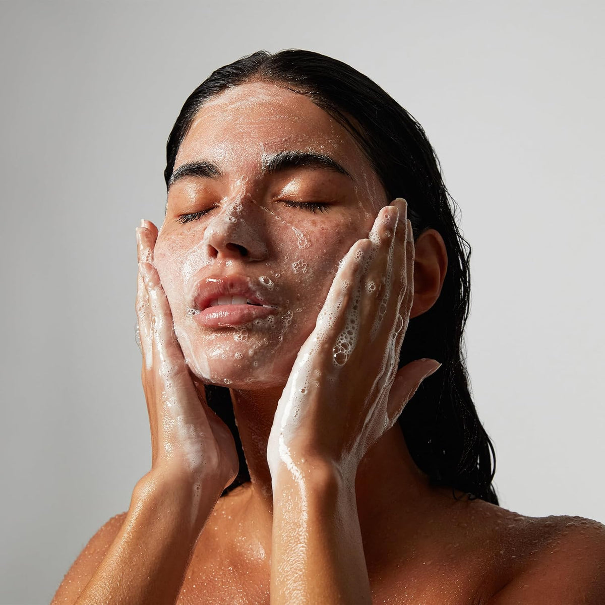 OUAI Limpiador facial Detox \u2013 Lavado facial de limpieza profun...