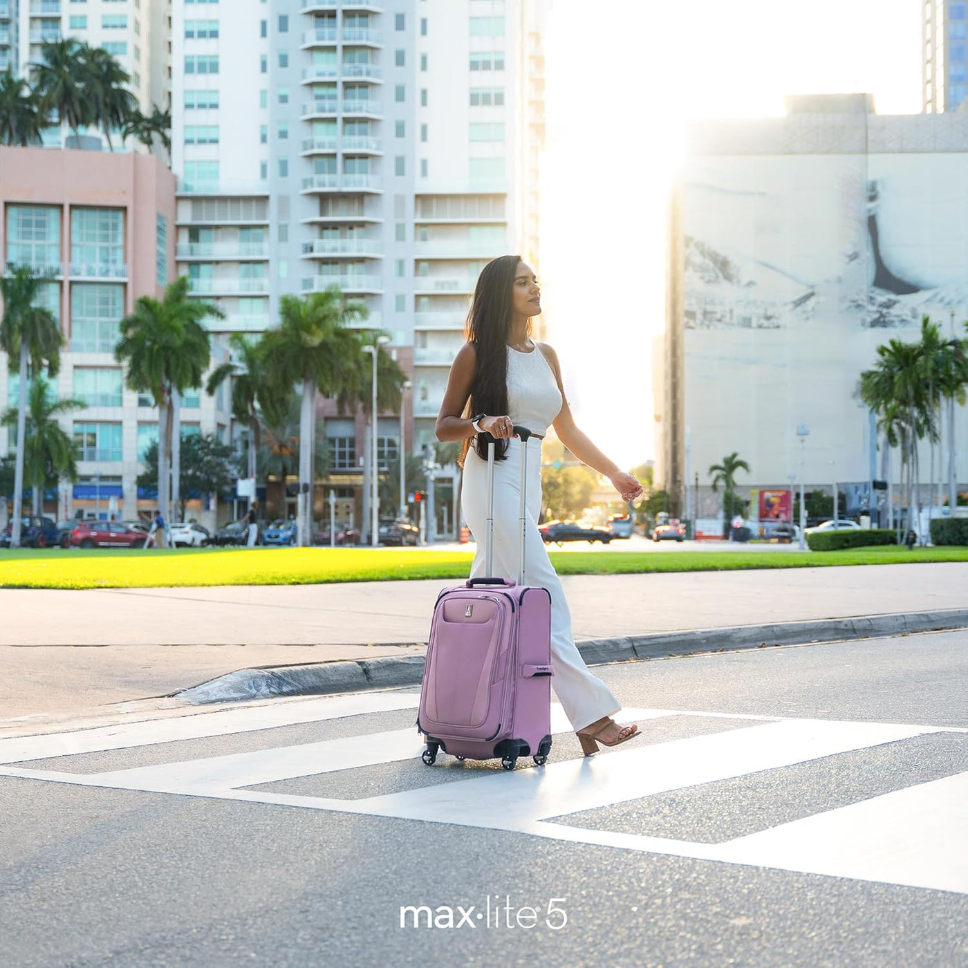 Travelpro Maxlite 5 | Girador de mano extensible de 21", Borgoñ...