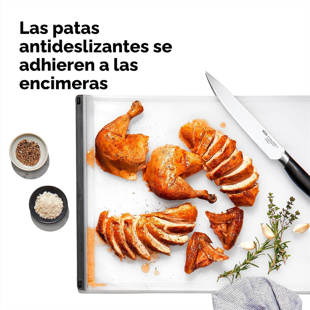 OXO Good Grips - Tabla de cortar y para carvar de plástico | Base a...