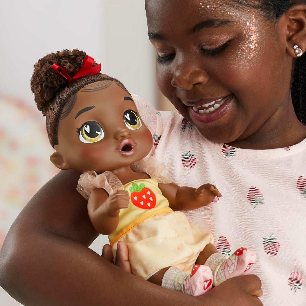 Baby Alive Fairy Fashions - Muñeca Berry Boo con accesorios de ropa...