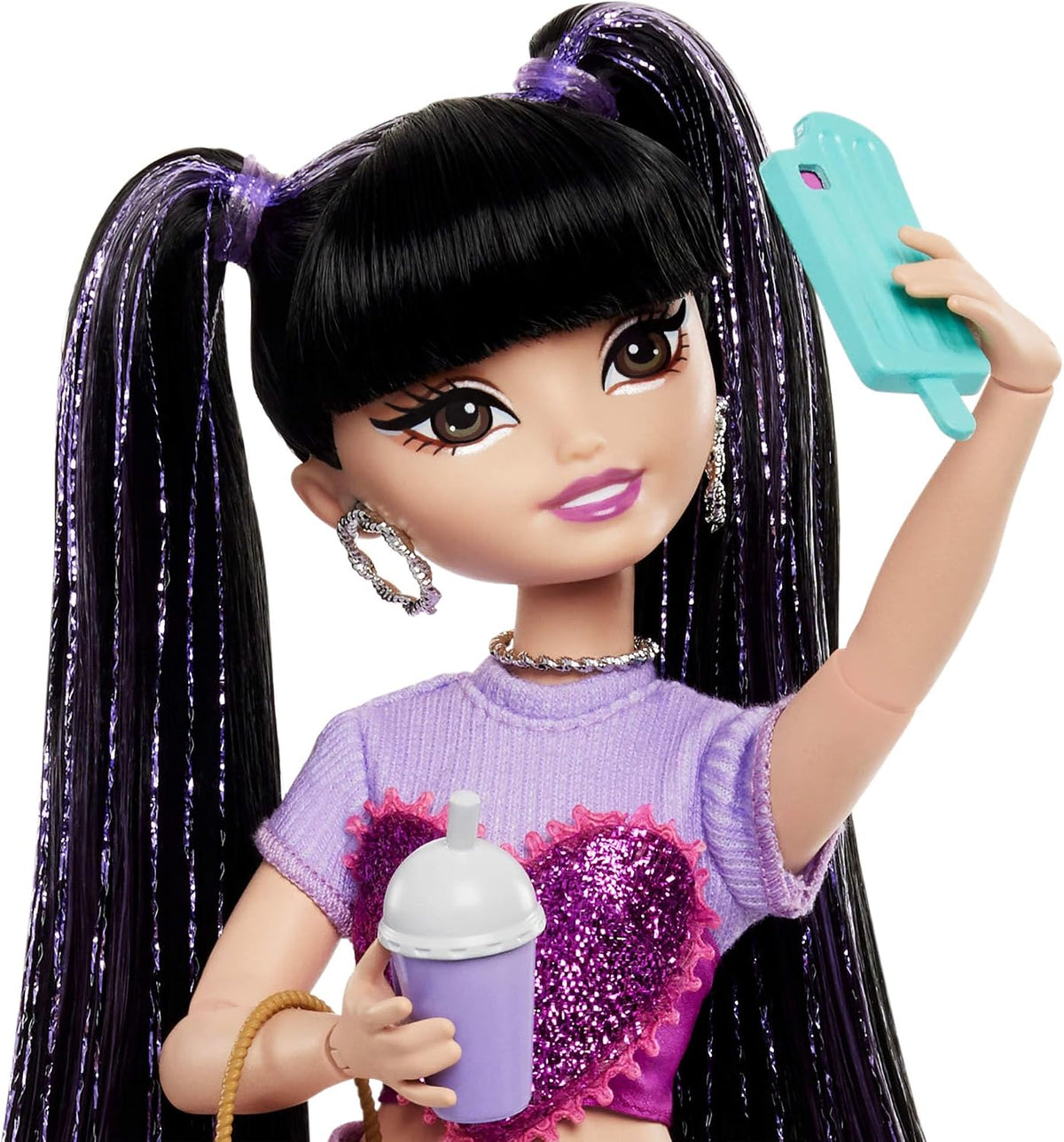 Muñeca y set de accesorios Barbie Dream Besties, Renee con cabello...