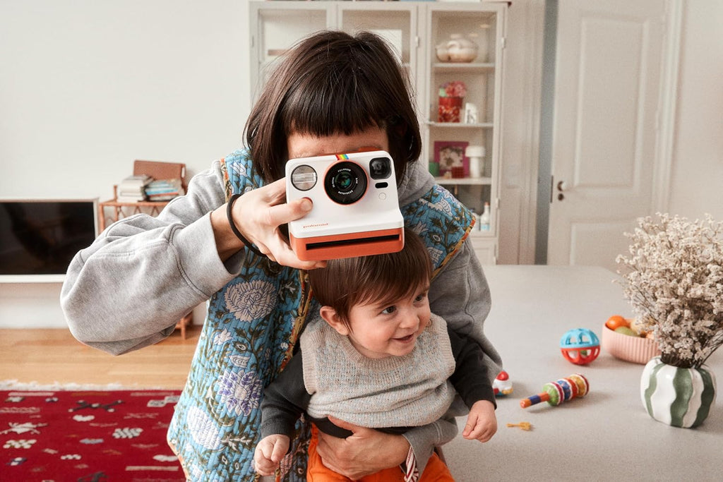 Polaroid Now - Cámara instantánea de tercera generación tipo I + pa...