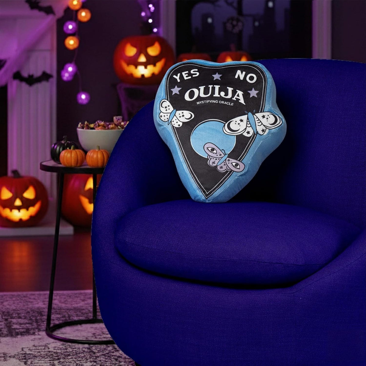 Hasbro Ouija Moth Planchette Halloween Almohada de viaje de nube de...