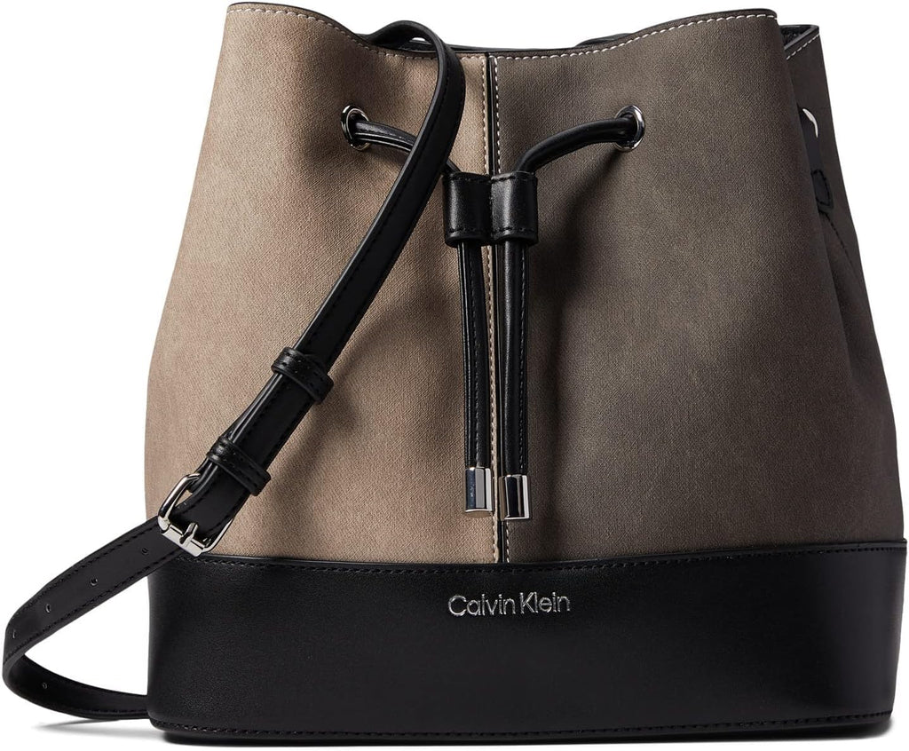 Calvin Klein Gabrianna Bolsa al hombro para mujer | Faux Leather, Adjustable Convertible Strap, Drawstring Closure, 2 Slip Pockets, 1 Zip Pocket, Everyday