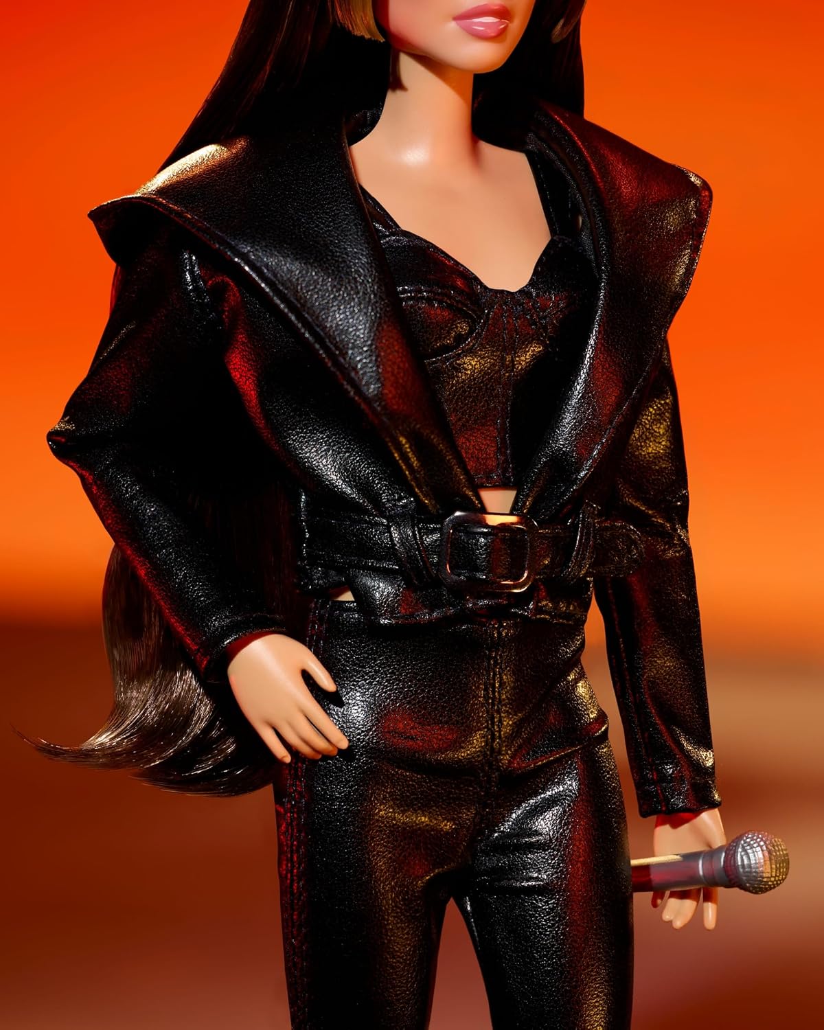 Barbie Muñeca distintiva, Miley Cyrus Posable coleccionable en piel...