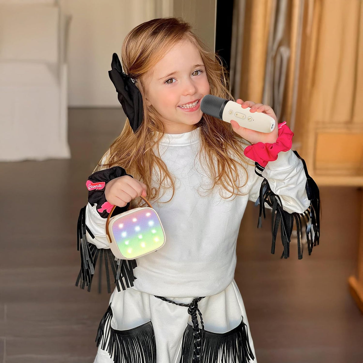 YLL Mini máquina de karaoke con 2 micrófonos inalámbricos, regalos...