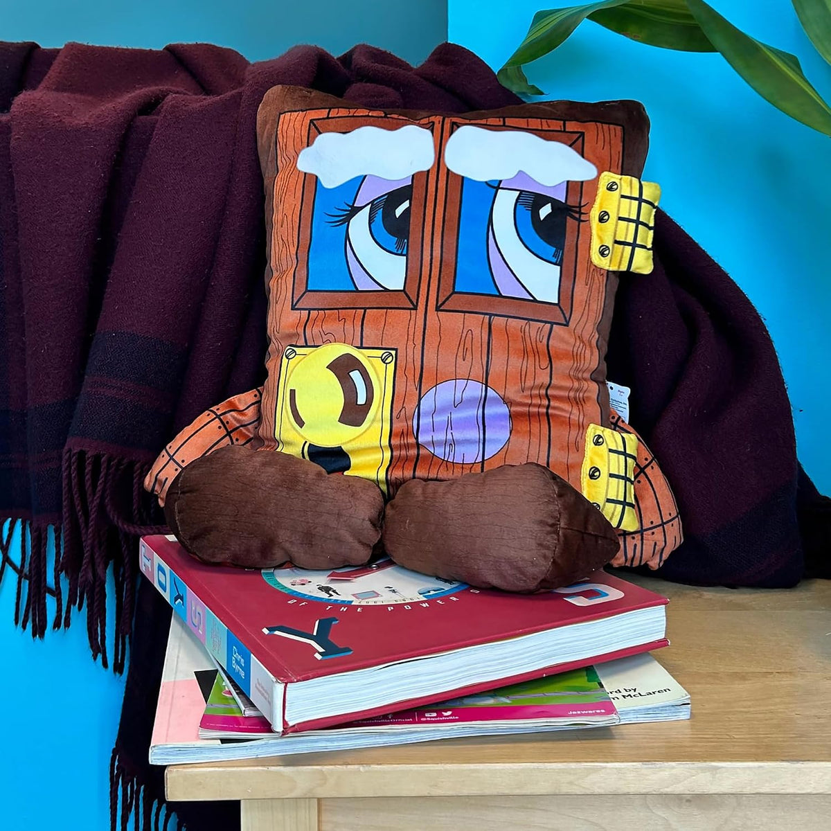 Pillow People: Squeaky Door Plush - Juguete y almohada 2 en 1, amig...