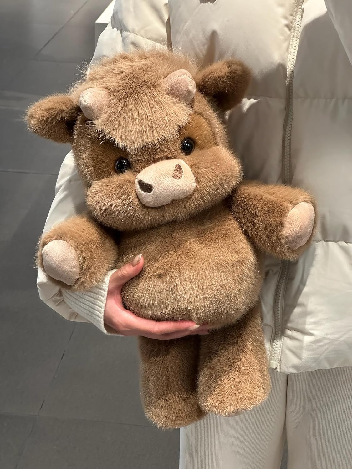 Running Plushies Highland Cow, animal de peluche interactivo de 16....