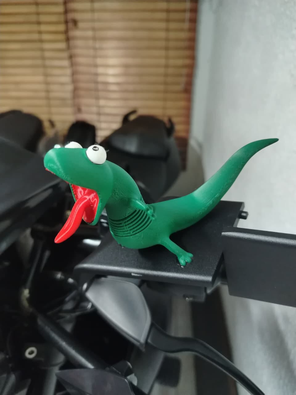 Lagarto Decorativo para Moto Impreso en 3D – Personalización de Motocicletas