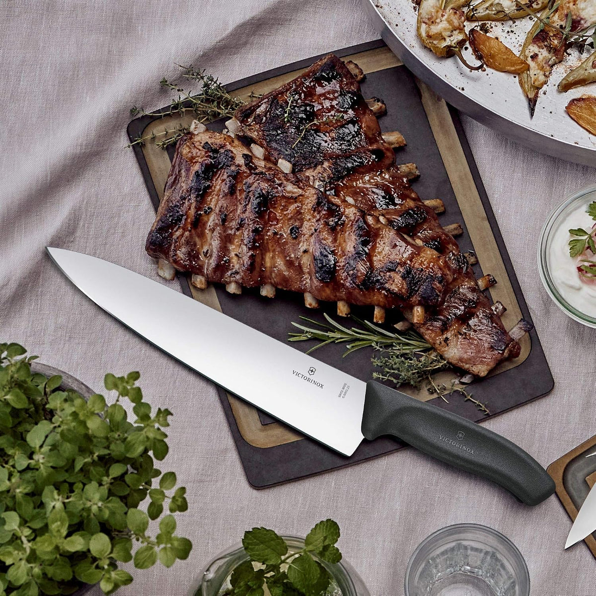 Victorinox Cuchillo de chef suizo clásico de 8 pulgadas, acero inox...
